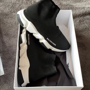 Selling Balenciaga speed trainers!